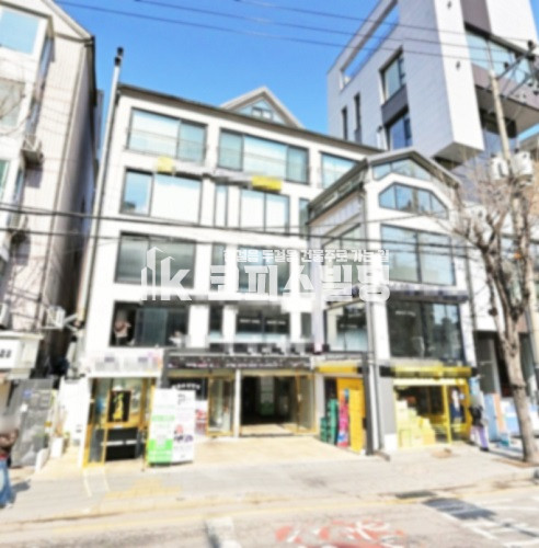 서울 마포구 서교동 경의선 책거리라인. 서교동 대로변 꼬마빌딩 매매 매물번호 13635 사진 1