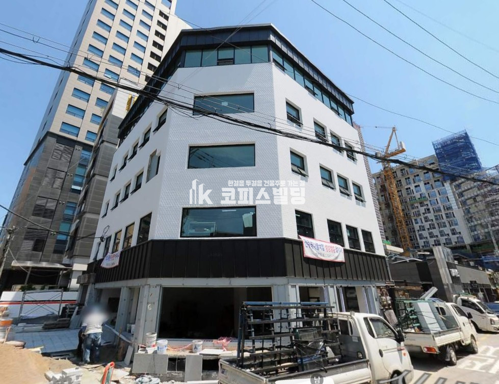 서울 서초구 잠원동 신사역 코앞. 간장게장 먹자라인 초입 골목 사거리 코너 매매 매물번호 12355 사진 1
